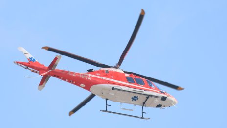 Въздушната линейка транспортира до София мъж с кръвоизлив