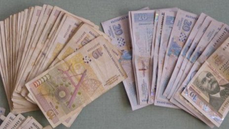 Летуването ни изяжда над половината ни заплата
