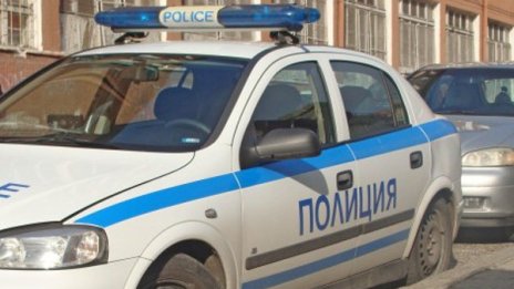 След гонка с полиция, пиян обърна колата си по таван в Русе