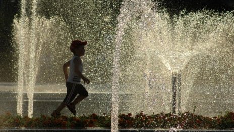 Опасен понеделник: Пек и 38°, само на морето - бриз