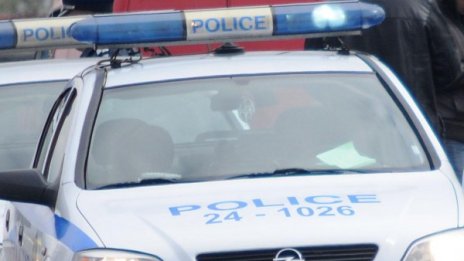 60-годишен в ареста, намушкал жена си във врата