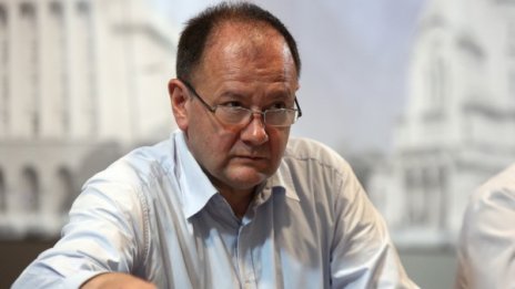 Миков се закани: Ще следим кабинета за демографската криза