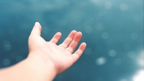 Хирурзи присадиха ръце на 8-годишно момче