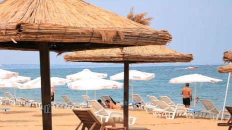 Морето остана без персонал в пика на сезона