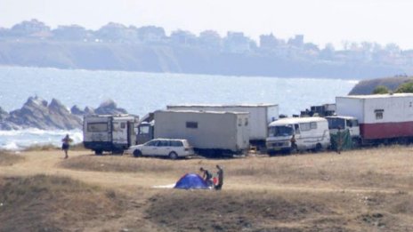 Хайки за незаконно къмпингуващи край морето