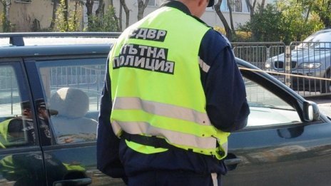 14-годишен блъсна полицай с мотопед и духна