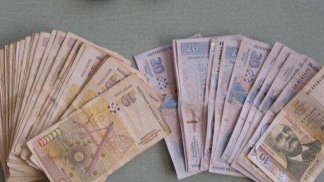 Деца намериха 500 лв. и ги предадоха в полицията