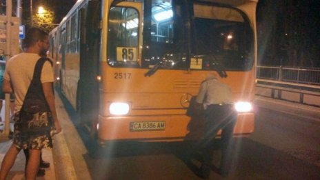 Автобус "осем пеш" тръгна в София!