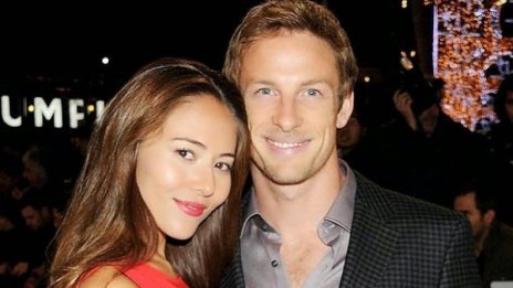 Откраднаха годежния пръстен на съпругата на Дженсън Бътън