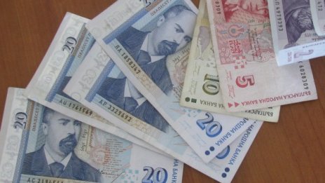 Мним митничар върлува в Лом. За уикенд – 13 бона