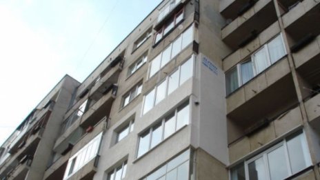 17-годишен оцеля след падане от 9-ия етаж в Шумен