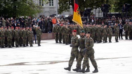 Германия се нуждае от над 200 000 войници, казармата няма как да е доброволна