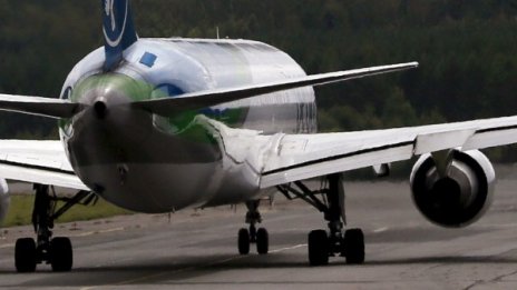 Изчезна индонезийски самолет с 54 души на борда