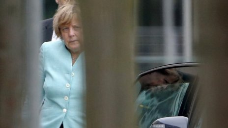 Бежанците &ndash; по-голям проблем за ЕС от Гърция!