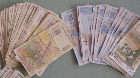 Измамниците нямат спирка! Баба даде 20 бона