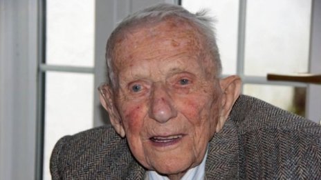 Погребан приживе – 79 години в анонимност