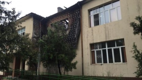 Три класни стаи изпепелени в помощното училище