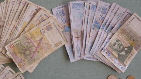 Дядо от Русе даде близо 4 хил. лв. на измамници