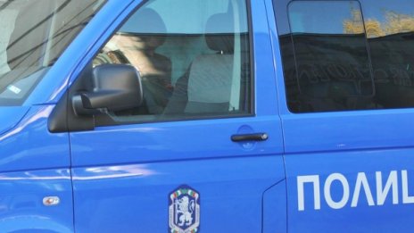Кола се натресе в камион, почина жена