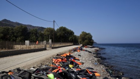 30-40 мигранти се удавиха край Либия