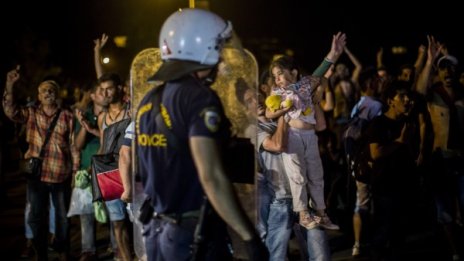 Сблъсъци на остров Лесбос между полиция и мигранти