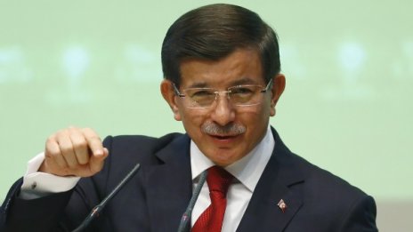Давутоглу разкритикува Европа заради бежанците 