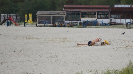 Плажът във Варна опустя