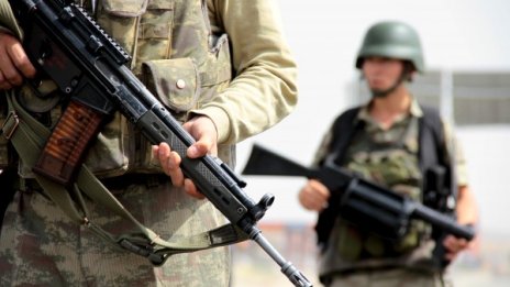 Десетки убити при сблъсъци в кюрдски град в Турция