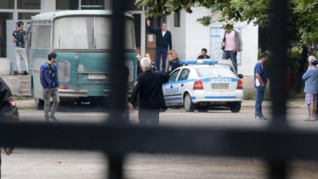 България не подобри центровете за бежанци, а укрепи границите си