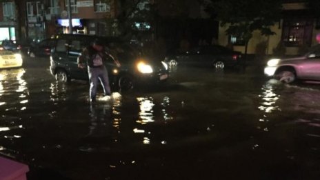 Воден ад в Пловдив: Стотици наводнени сгради след пороя