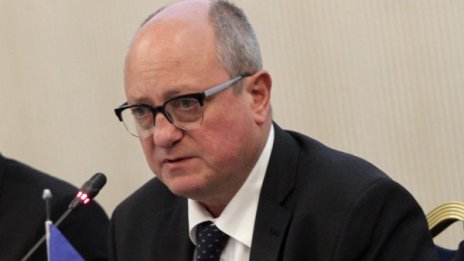 Танев обеща ръст на заплатите на учителите и догодина