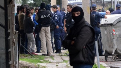 Нова акция в София: Задържаха 30 нелегални бежанци