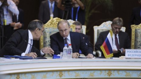 Путин твърд: Русия ще продължи да въоръжава Дамаск срещу ИД