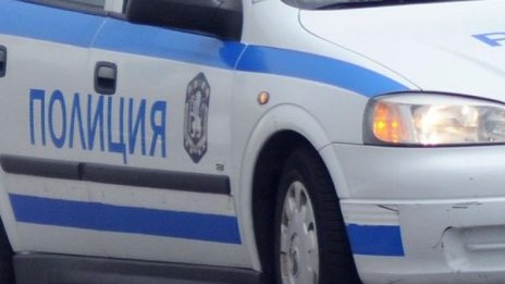 Моторист се блъсна в отворена врата на кола