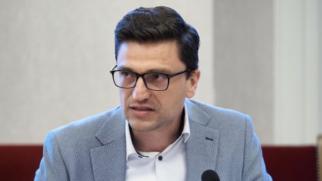 Сабрутев: Бюджетът е "бухалка" и за средната класа