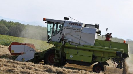 Комбайн затисна и уби жена край Добрич