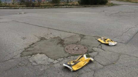 Кръпка тук и там... хората пак взеха нещата в свои ръце!