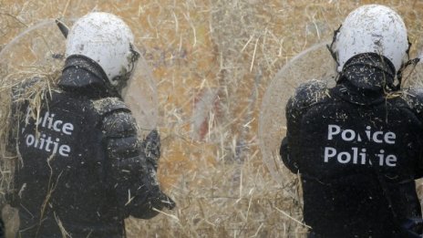 Белгийската полиция свършва панталоните