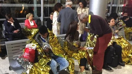 Спряха движението в тунела под Ламанша 