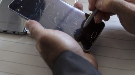 Британските служби могат да проникват в смартфоните, твърди Сноудън