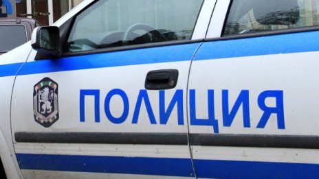 Полицаи били крадец, питали го къде са парите 