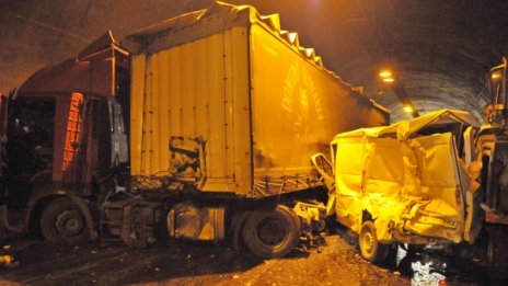 13 са пострадалите при ужаса в тунел "Витиня"
