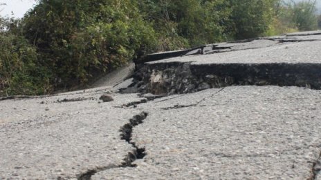 Немарливост предизвика свлачище на "Цариградско"