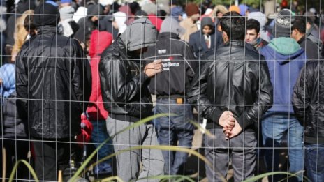 Брюксел дава на Германия да строи транзитни лагери, но...