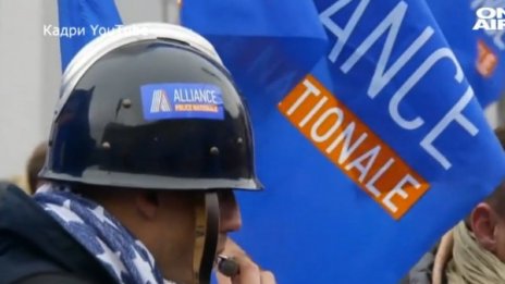 Полицаи излязоха на протест в Париж