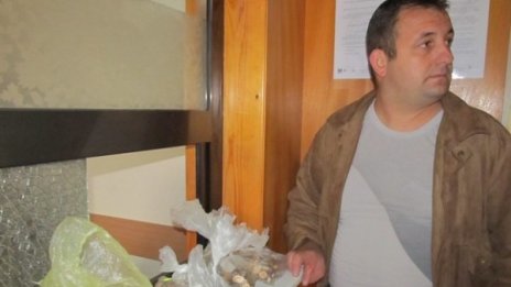Миньор плати данъка на колата си с 9 кг жълти стотинки