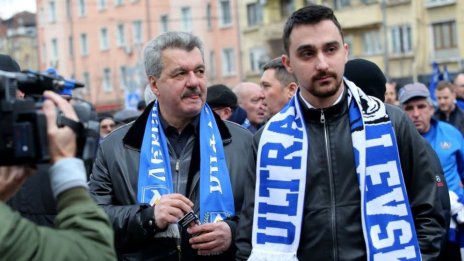 Синът на Батков към Божков: Засрами се! Постъпи мъжки като баща ми