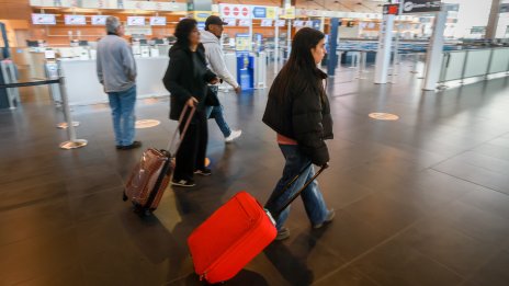 Работят ли бонусите за служителите на Ryanair, "ловящи" нарушители с големи багажи? 