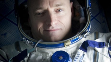 Скот Кели с рекорд сред астронавтите на НАСА 