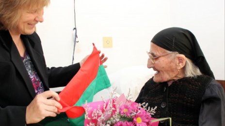 Столетничката баба Мита: Още съм с акъла си!
